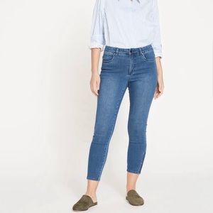 Universal Standard Ankle Zip Seine High Rise
Skinny Jeans 27 Inch - Size 18